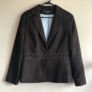 Signature by Larry Levine Blazer Women’s Size 10 Brown with blue pinstripes